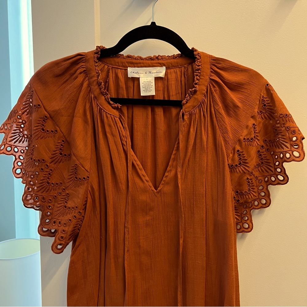 Chelsea & Theodore Eyelet Detailed Top Sz Large